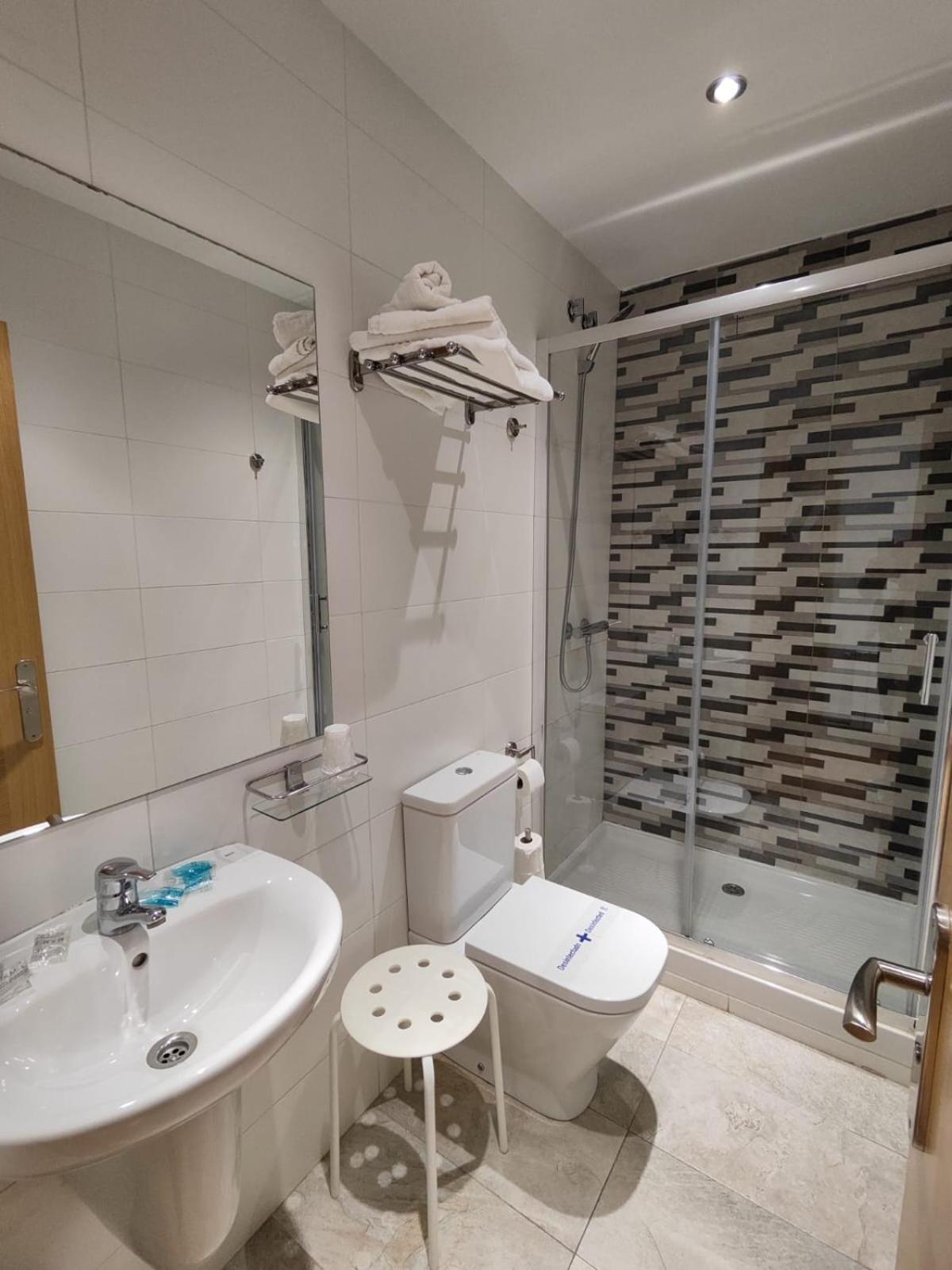 Hostal Rioja Condestable โลโกรโญ ภายนอก รูปภาพ