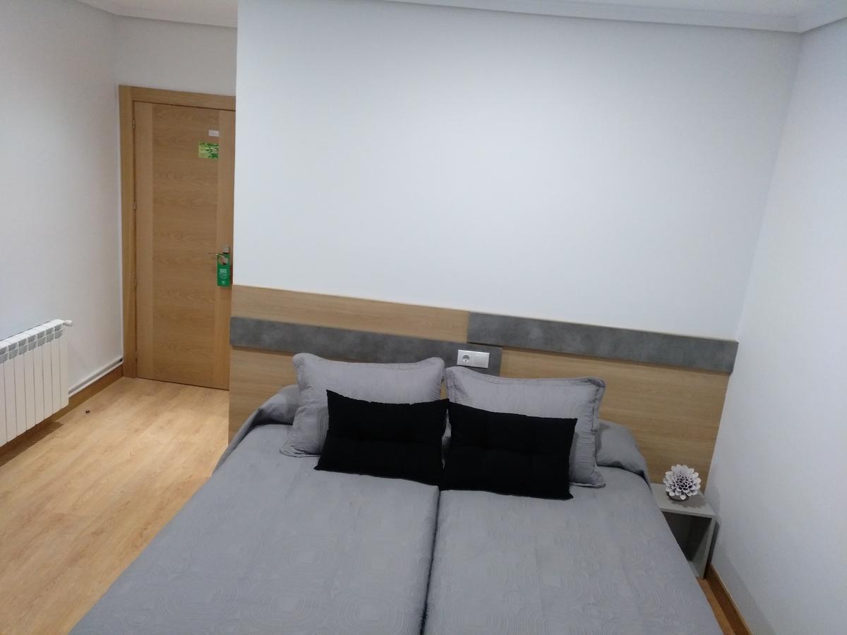 Hostal Rioja Condestable โลโกรโญ ภายนอก รูปภาพ